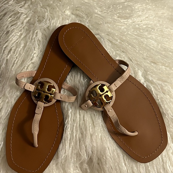 TORY BURCH MILLER GOLD EMBLEM IN PINK SANDAL SZ 8.5 - Picture 1 of 12
